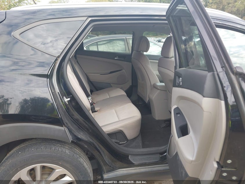 2016 HYUNDAI TUCSON SE - KM8J33A40GU139879