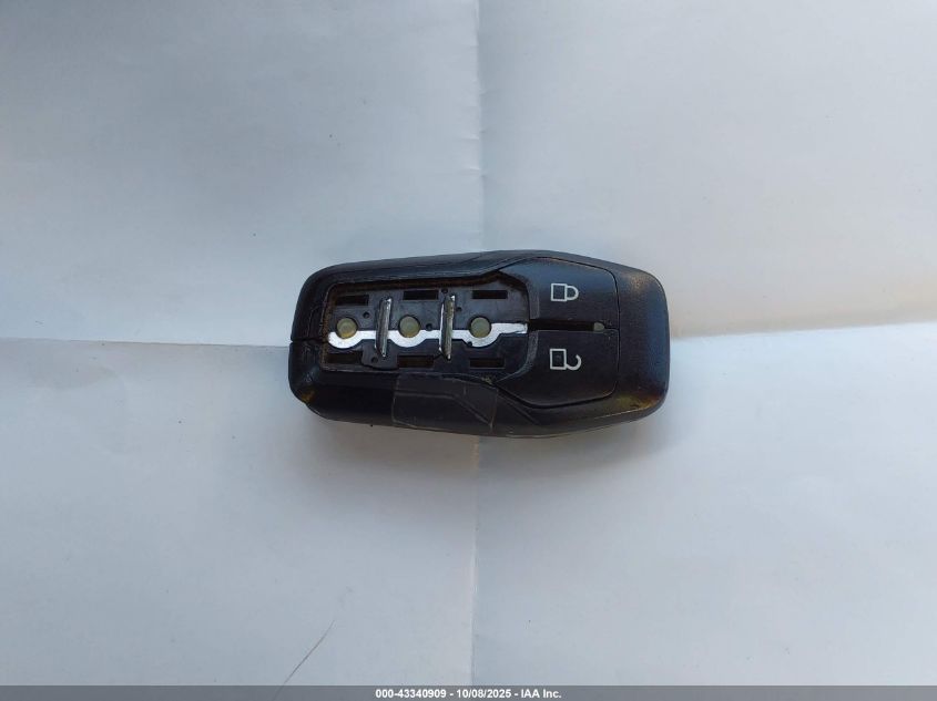 2016 Ford Fusion Titanium VIN: 3FA6P0K92GR180079 Lot: 43340909