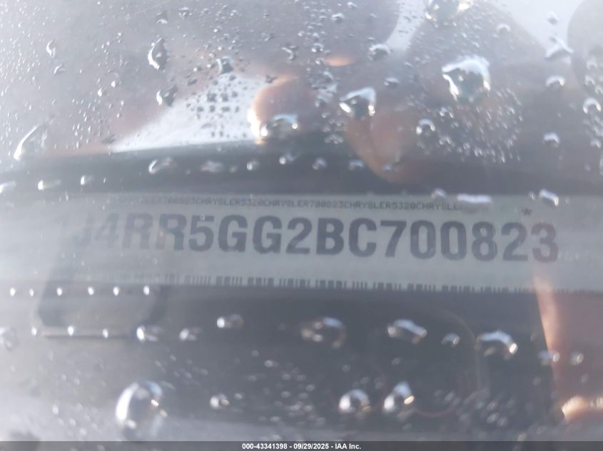 2011 Jeep Grand Cherokee Limited VIN: 1J4RR5GG2BC700823 Lot: 43341398