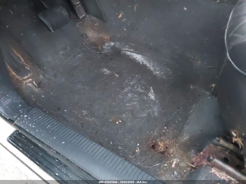 2000 Jeep Grand Cherokee Limited VIN: 1J4GW58NXYC311093 Lot: 43341544