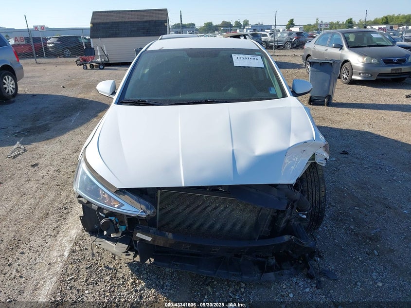 2019 HYUNDAI ELANTRA SE - 5NPD74LFXKH449437