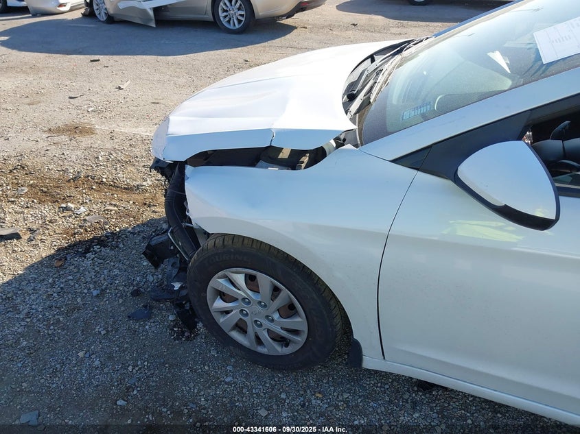 2019 HYUNDAI ELANTRA SE - 5NPD74LFXKH449437