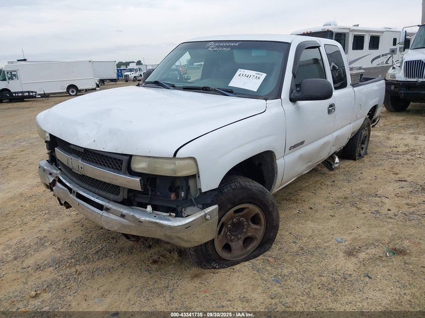 1GCHC29UX1Z267977 2001 CHEVROLET SILVERADO photo no. 2