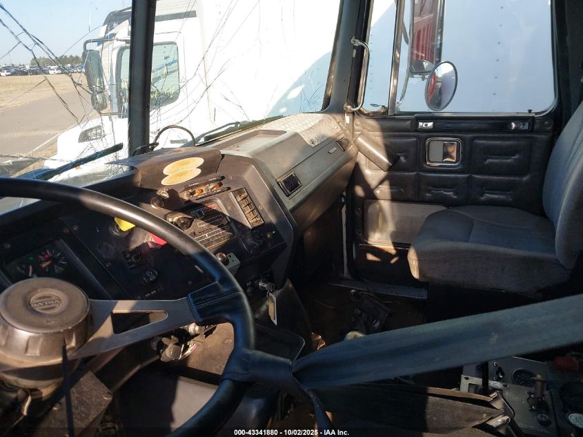 1997 Volvo Conventional Wg VIN: 4VHJCCBEXVN859194 Lot: 43341880