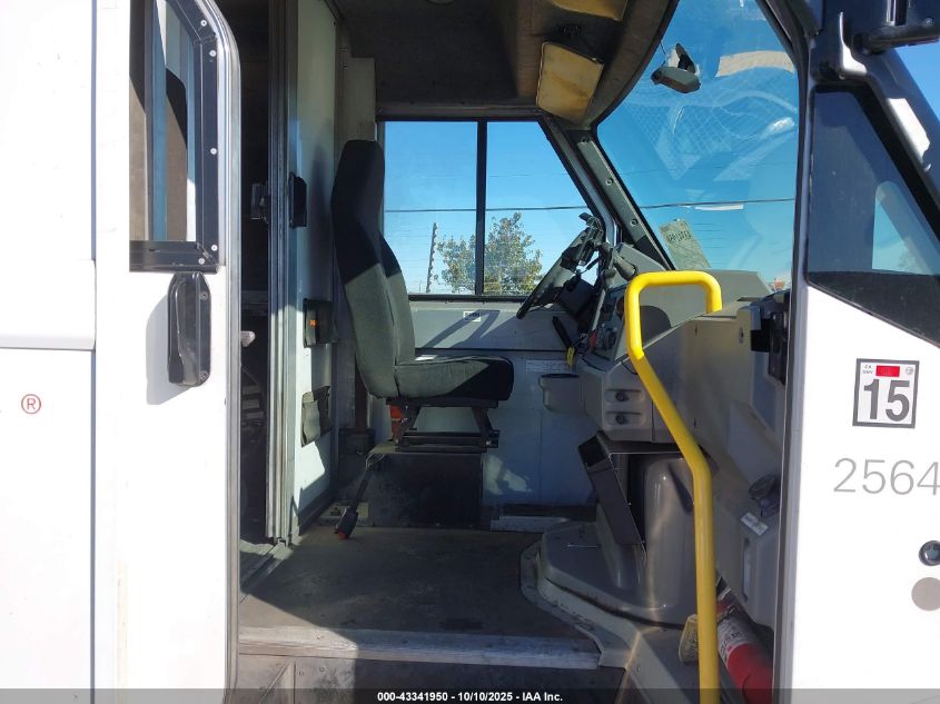 2015 Isuzu Commercial Van VIN: JALB4T178F7W00094 Lot: 43341950