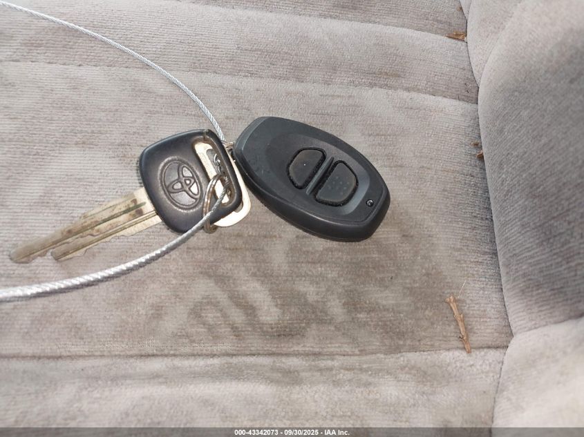 1998 Toyota Sienna Le VIN: 4T3ZF13COWU061581 Lot: 43342073