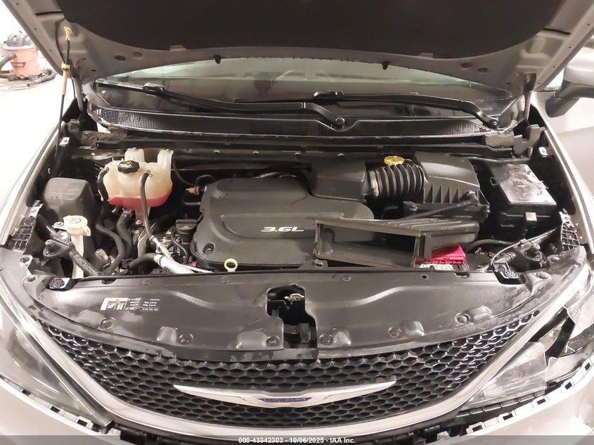 2017 Chrysler Pacifica Touring VIN: 2C4RC1DG6HR502038 Lot: 43342303