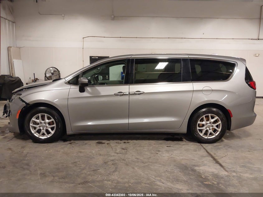 2017 Chrysler Pacifica Touring VIN: 2C4RC1DG6HR502038 Lot: 43342303