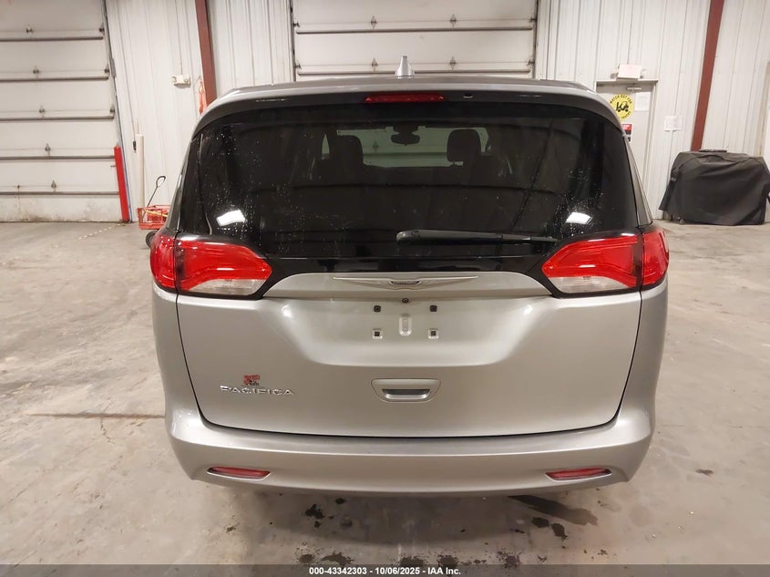 2017 Chrysler Pacifica Touring VIN: 2C4RC1DG6HR502038 Lot: 43342303