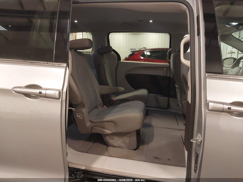 2017 Chrysler Pacifica Touring VIN: 2C4RC1DG6HR502038 Lot: 43342303