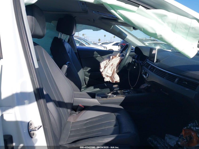 2018 AUDI A4 2.0T TECH ULTRA PREMIUM/2.0T ULTRA PREMIUM WAULMAF4XJN002003
