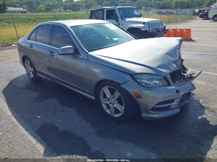 MERCEDES-BENZ C-CLASS LUXURY/SPORT