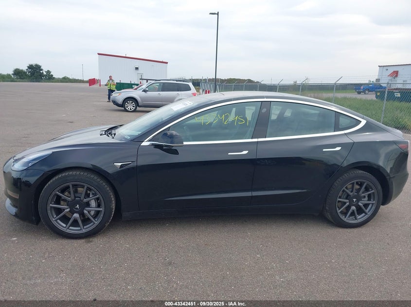 2018 Tesla Model 3 Long Range/Performance VIN: 5YJ3E1EB4JF127402 Lot: 43342451