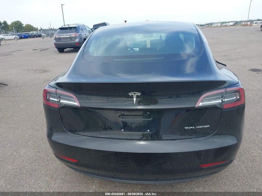 2018 Tesla Model 3 Long Range/Performance VIN: 5YJ3E1EB4JF127402 Lot: 43342451