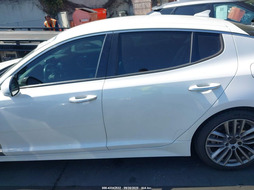 2018 KIA STINGER KNAE15LA2J6041245