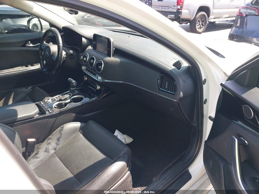 2018 KIA STINGER KNAE15LA2J6041245