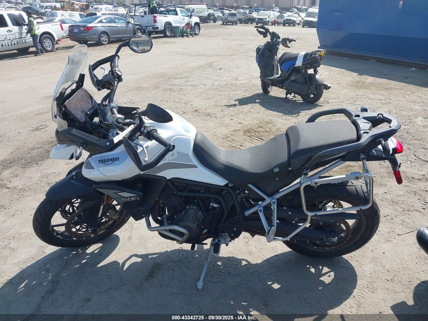 VIN: SMTE65DF7NTAH9060 2022 TRIUMPH MOTORCYCLE TIGER 900 GT (LRH)
