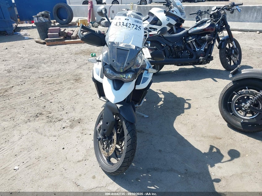 VIN: SMTE65DF7NTAH9060 2022 TRIUMPH MOTORCYCLE TIGER 900 GT (LRH)