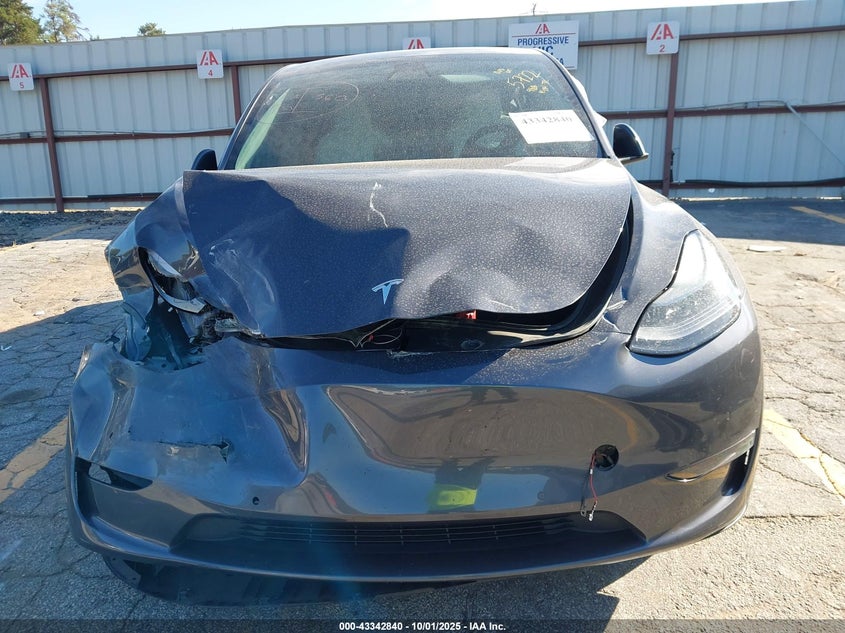2022 Tesla Model Y Long Range Dual Motor All-Wheel Drive VIN: 7SAYGDEE7NF535722 Lot: 43342840