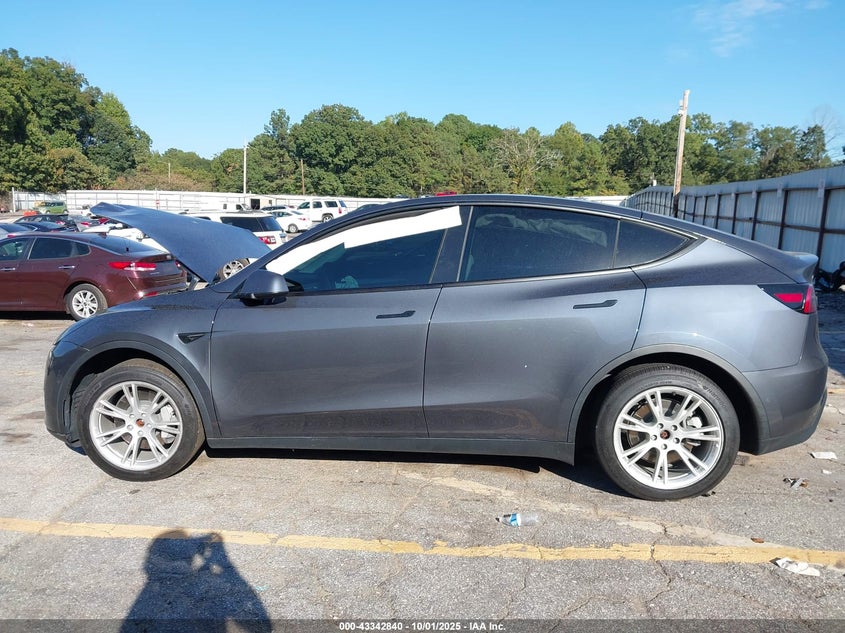 2022 Tesla Model Y Long Range Dual Motor All-Wheel Drive VIN: 7SAYGDEE7NF535722 Lot: 43342840