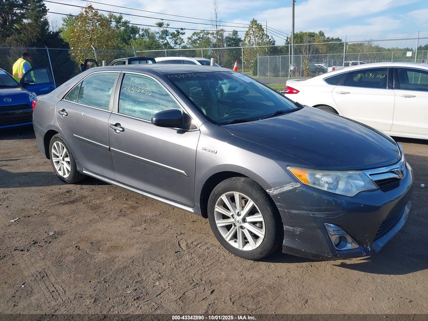 TOYOTA CAMRY HYBRID XLE
