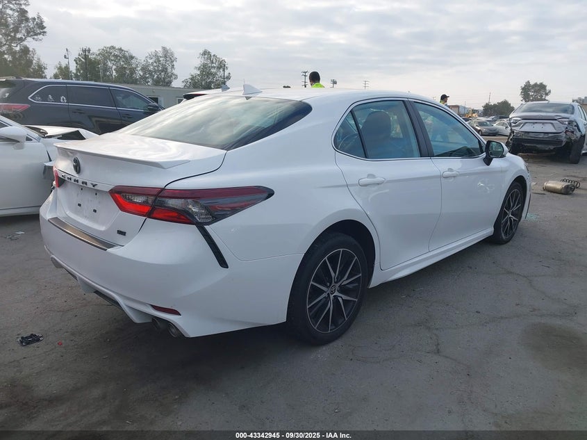 4T1G11AK4NU711519 2022 TOYOTA CAMRY photo no. 4