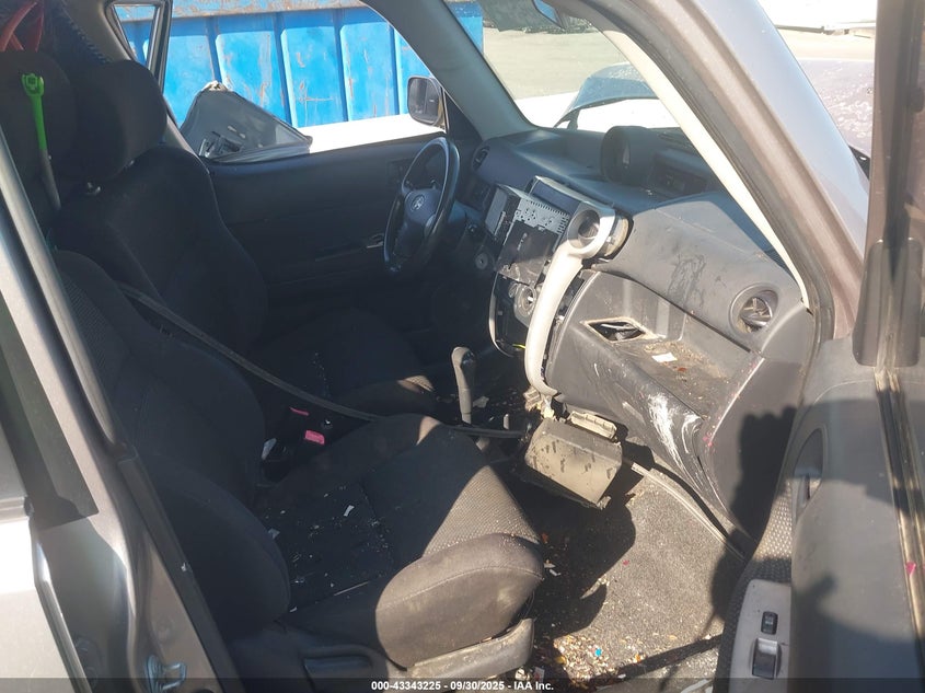 JTLKT324454020628 2005 SCION XB photo no. 5