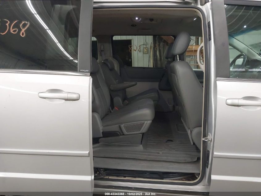 2008 Chrysler Town & Country Touring VIN: 2A8HR54P18R621688 Lot: 43343368