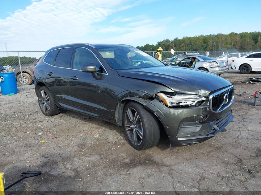 VOLVO XC60 T5 MOMENTUM