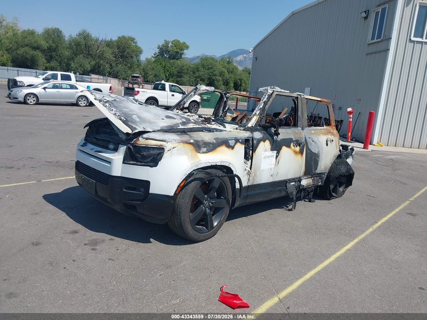2024 LAND ROVER DEFENDER auction photo 2