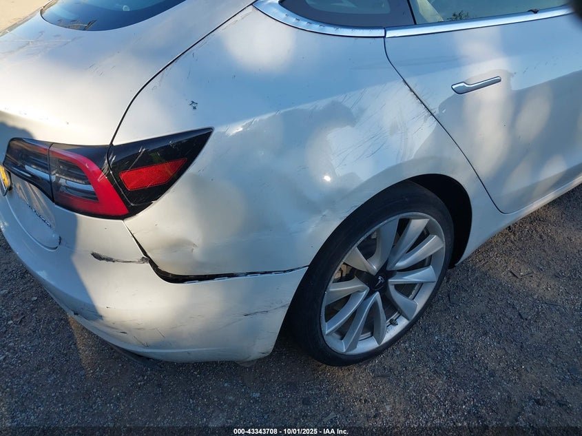 2019 Tesla Model 3 Long Range/Performance VIN: 5YJ3E1EB9KF454668 Lot: 43343708