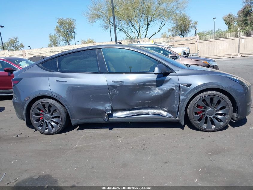 2022 Tesla Model Y Performance Dual Motor All-Wheel Drive VIN: 7SAYGDEF4NF492157 Lot: 43344017