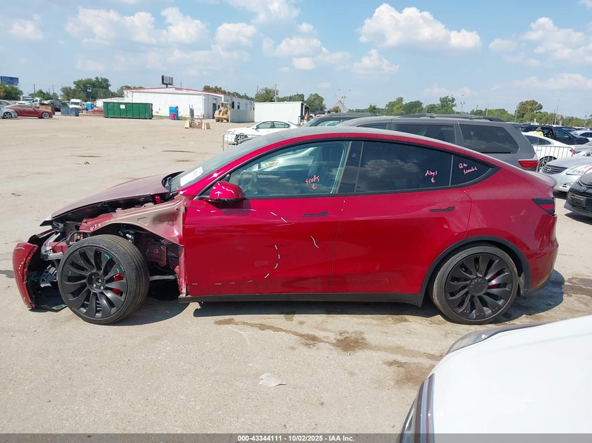2025 Tesla Model Y Performance Dual Motor All-Wheel Drive VIN: 7SAYGDEF1SA351359 Lot: 43344111