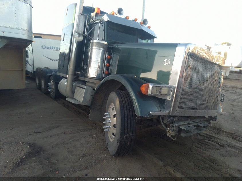 1996 Peterbilt 999