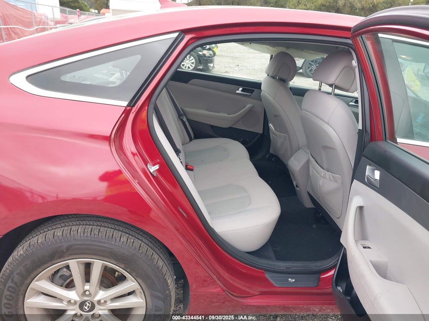 2016 HYUNDAI SONATA SE - 5NPE24AF5GH308529