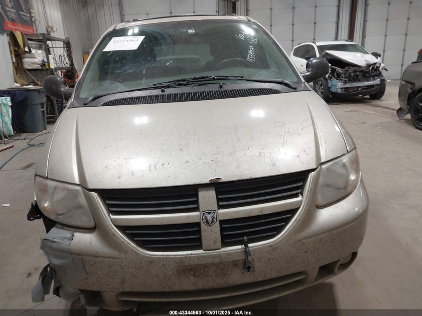 2005 Dodge Grand Caravan Sxt VIN: 2D4GP44L45R303353 Lot: 43344563