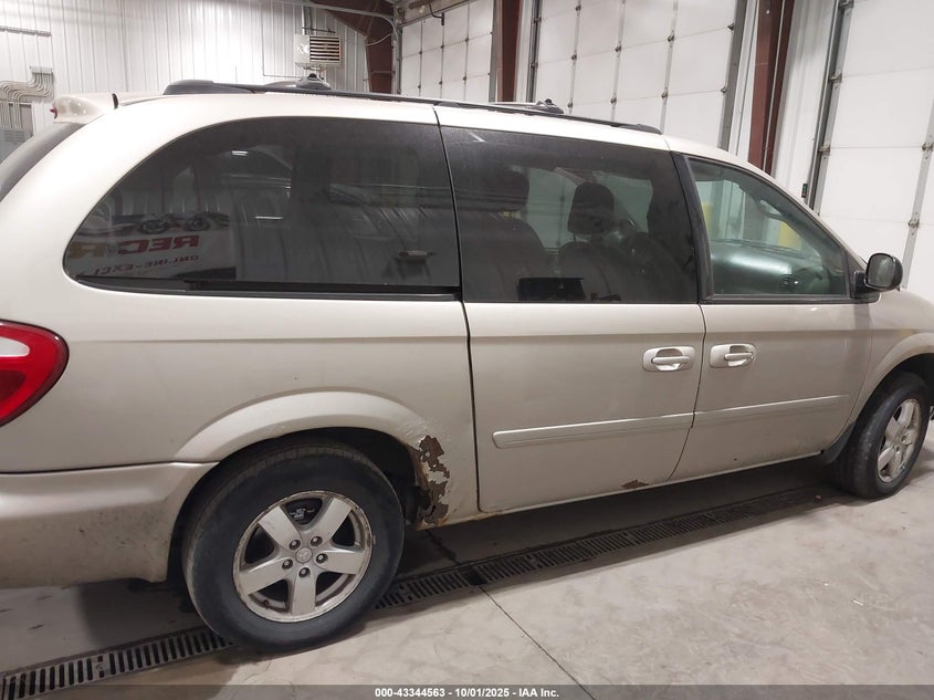 2005 Dodge Grand Caravan Sxt VIN: 2D4GP44L45R303353 Lot: 43344563