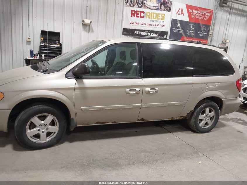 2005 Dodge Grand Caravan Sxt VIN: 2D4GP44L45R303353 Lot: 43344563