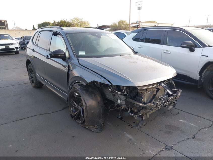 VOLKSWAGEN TIGUAN 2.0T SE R-LINE BLACK