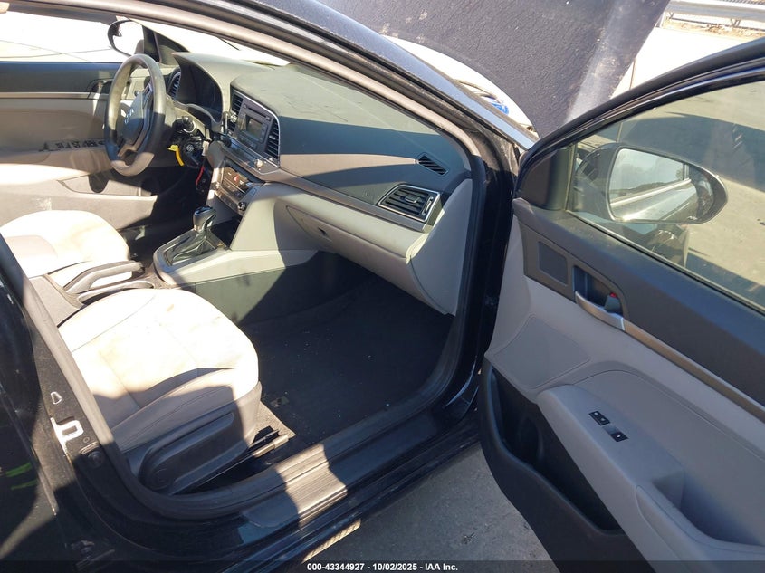 2017 HYUNDAI ELANTRA SE - 5NPD74LF9HH182431