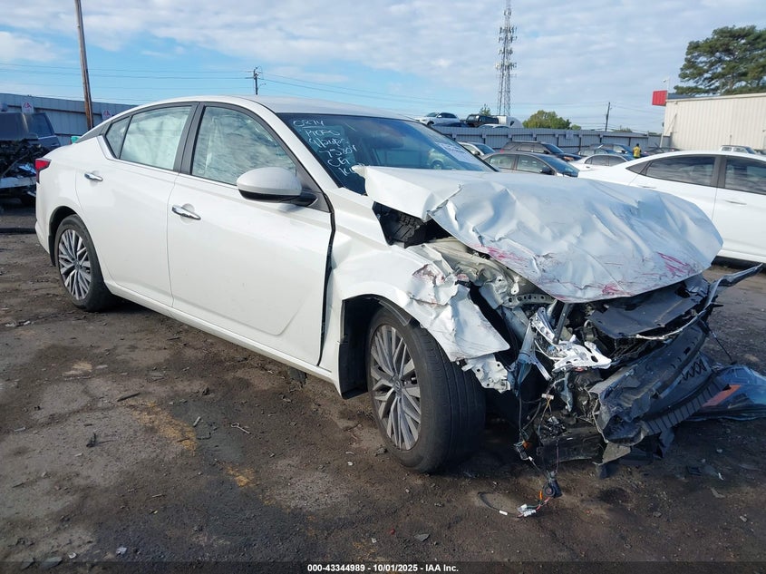 NISSAN ALTIMA SV FWD