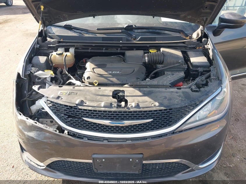 2017 Chrysler Pacifica Touring-L Plus VIN: 2C4RC1EG2HR729709 Lot: 43345031