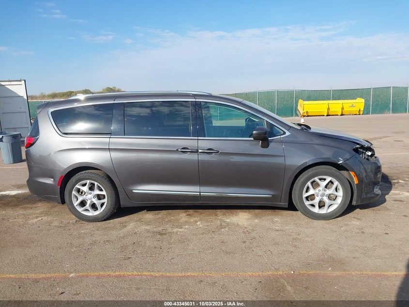 2017 Chrysler Pacifica Touring-L Plus VIN: 2C4RC1EG2HR729709 Lot: 43345031