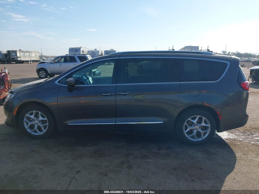 2017 Chrysler Pacifica Touring-L Plus VIN: 2C4RC1EG2HR729709 Lot: 43345031