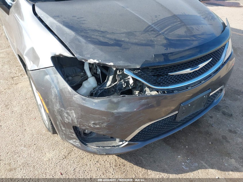 2017 Chrysler Pacifica Touring-L Plus VIN: 2C4RC1EG2HR729709 Lot: 43345031