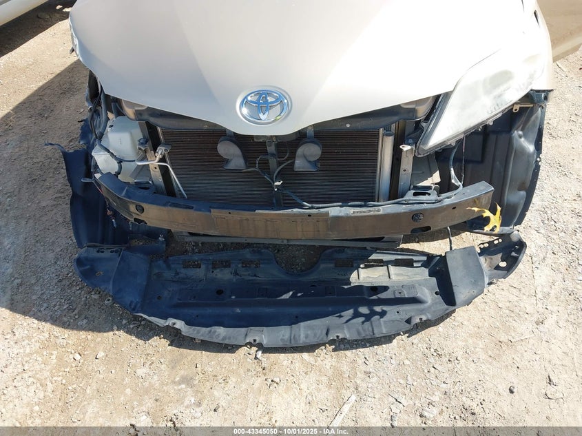 2014 TOYOTA SIENNA XLE V6 8 PASSENGER - 5TDYK3DC4ES442982