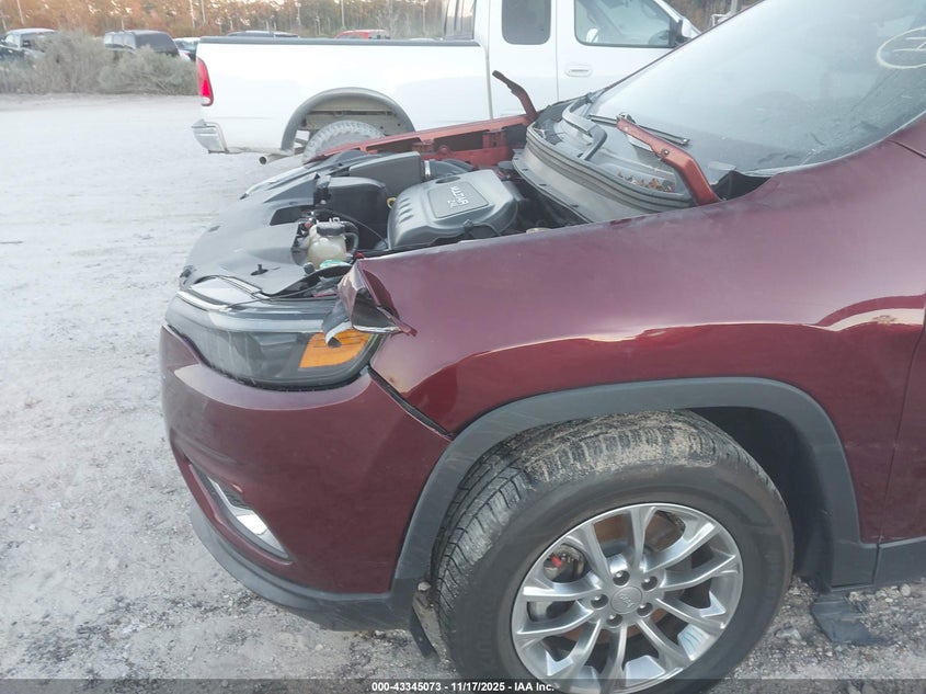 2019 Jeep Cherokee Latitude Plus 4X4 VIN: 1C4PJMLB3KD194986 Lot: 43345073