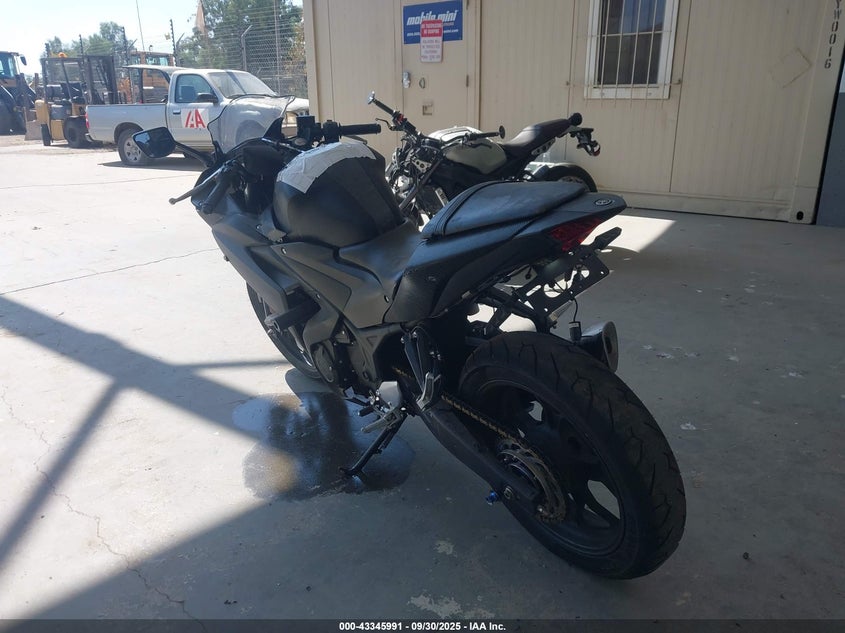 MH3RH06Y1FK005056 2015 YAMAHA YZF photo no. 3