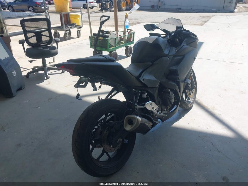 MH3RH06Y1FK005056 2015 YAMAHA YZF photo no. 4
