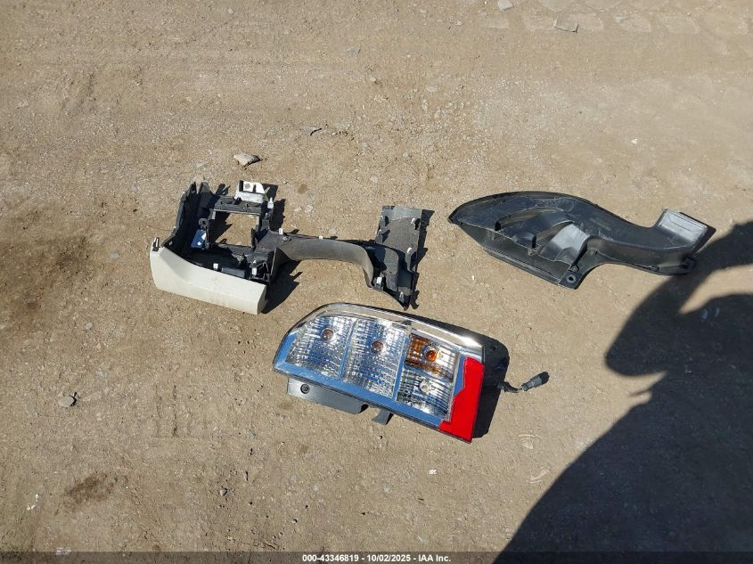 2007 Hyundai Entourage Gls/Limited/Se VIN: KNDMC233176013180 Lot: 43346819